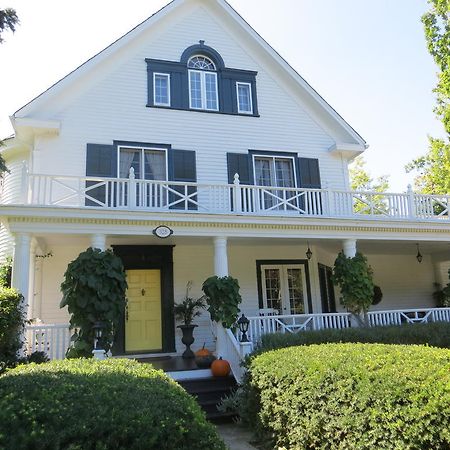 Lakewinds Country Manor Bed and Breakfast Niagara-on-the-Lake Buitenkant foto