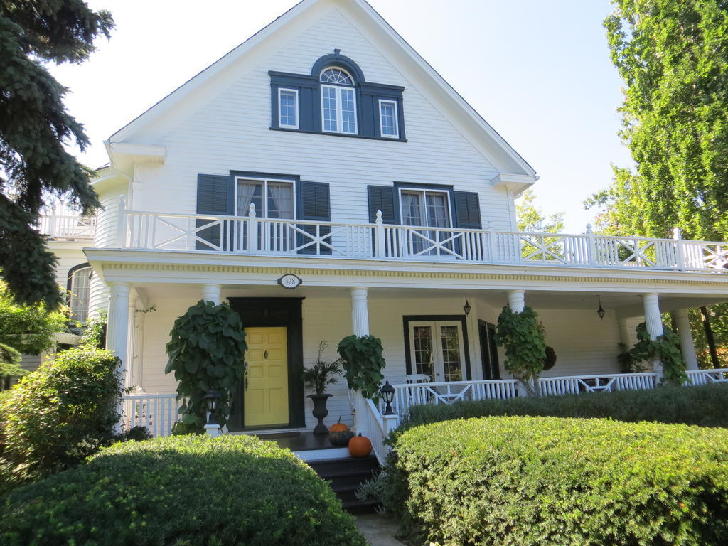 Lakewinds Country Manor Bed and Breakfast Niagara-on-the-Lake Buitenkant foto