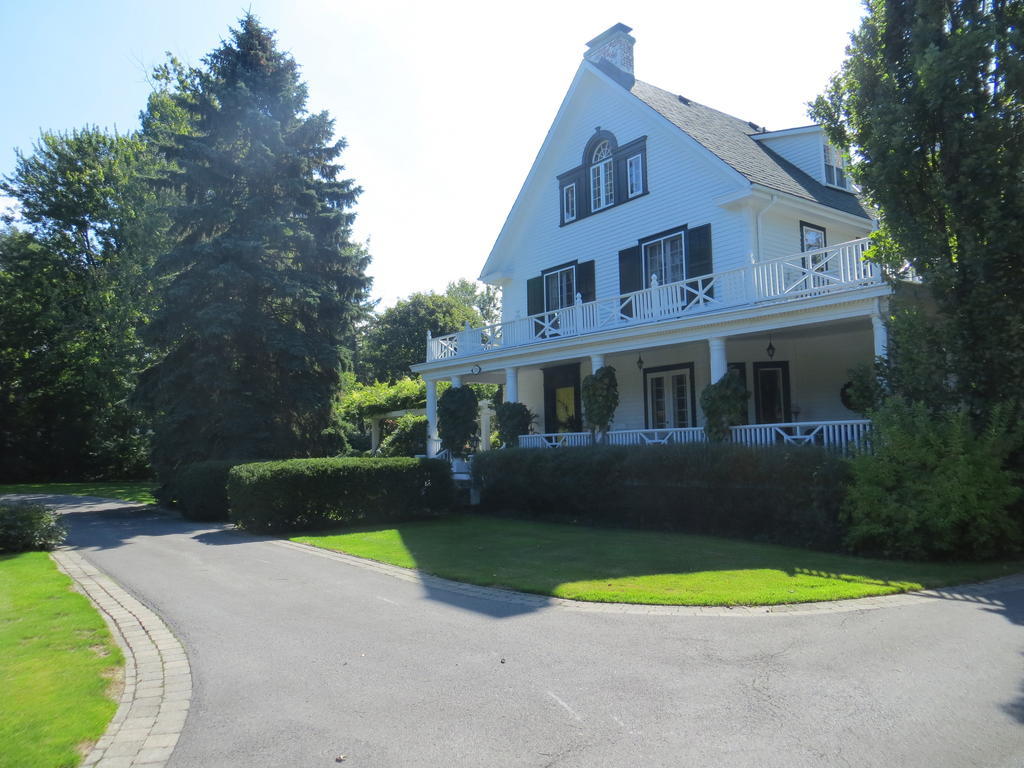 Lakewinds Country Manor Bed and Breakfast Niagara-on-the-Lake Buitenkant foto