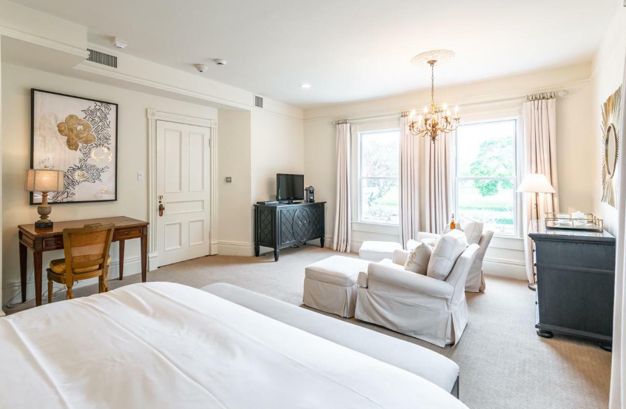 Lakewinds Country Manor Bed and Breakfast Niagara-on-the-Lake Buitenkant foto