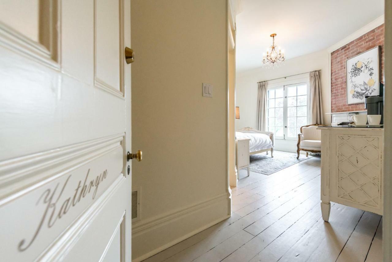 Lakewinds Country Manor Bed and Breakfast Niagara-on-the-Lake Buitenkant foto
