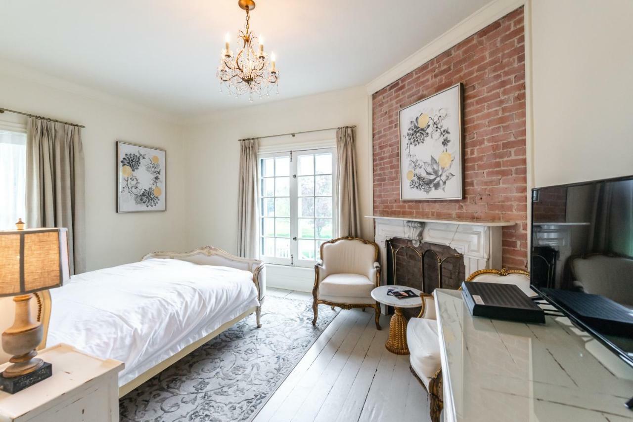 Lakewinds Country Manor Bed and Breakfast Niagara-on-the-Lake Buitenkant foto